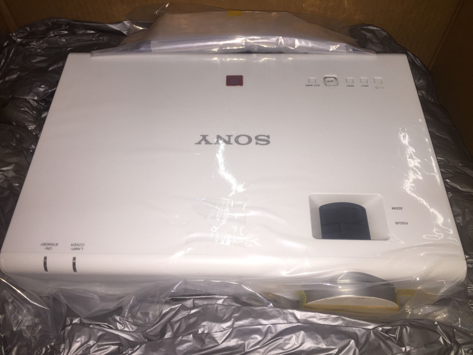 2600_sonyvpl-ew295