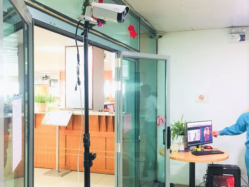 hinh-anh-lap-dat-thuc-te-camera-than-nhiet-va-dem-nguoi-4 kiểm tra vận hành thiết bị