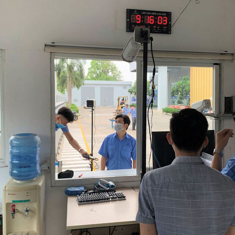 hinh-anh-lap-dat-thuc-te-camera-than-nhiet-va-dem-nguoi-7 kiểm soát thân nhiệt ngay khu vực làm việc kiểm tra thông tin